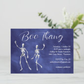 Boo Thang Dancing Skeletons Paarse Halloween Party Kaart (Staand voorkant)