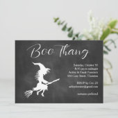 Boo Thang Flying Witch Cloudy Halloween Party Kaart (Staand voorkant)