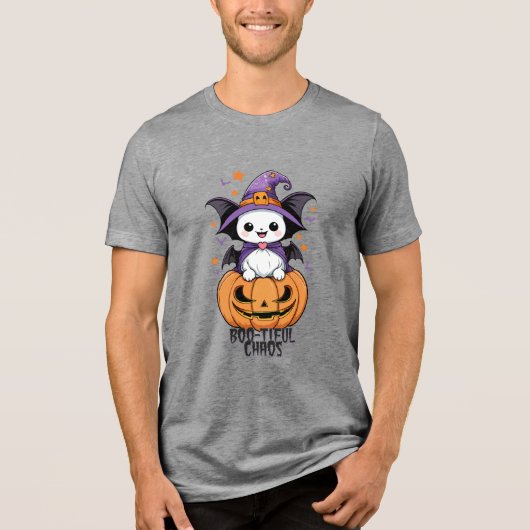 Boo-tiful Chaos | Vleermuizen, Petten en pompoenen Tri-Blend Shirt (Voorkant)