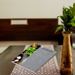 boodschappenlijstje voor de voedselfamilie notitieblok<br><div class="desc">Een notitie slecht voor de boodschappen van vandaag. Vers voedsel,  kruiden,  basilionen,  een houten snijplaat en een kruidenkaper. Pas je eigen titel aan en voeg deze toe.</div>
