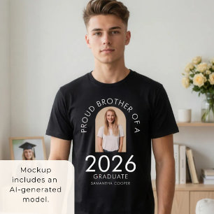 Boog Foto Trotse Broer van Afgestudeerde in 2026  T-shirt