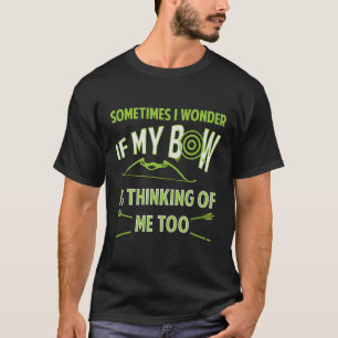 Boog jaagpijlen en aardewerk met notaris t-shirt