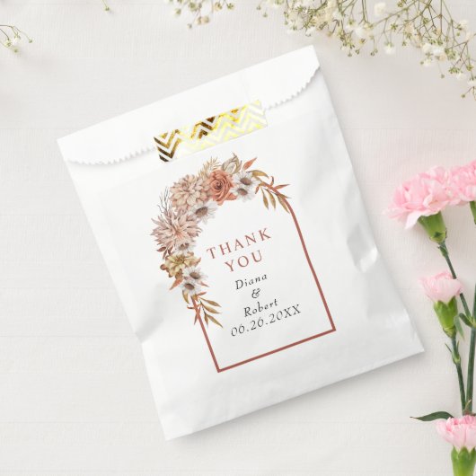 Boog met terracotta bloemen en bladeren bruiloft bedankzakje (Gezegeld)