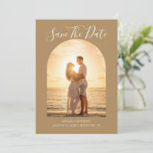 Boog Sunset Beach Modern Stel Fotohuwelijk Save The Date (Staand voorkant)