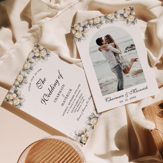 Boogfoto met witte rozen Elegante bruiloft Kaart