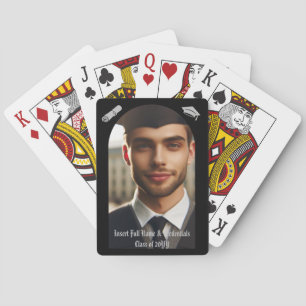 Boogfoto, zilveren afstudeerdop, kwastje, diploma pokerkaarten