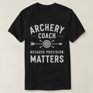 Boogschieten coach omdat precisie belangrijk is t-shirt