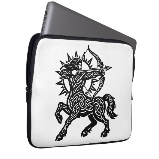 Boogschutter — De Boogschutter door BurnsInHell Laptop Sleeve (Voorkant Rechts)