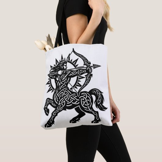 Boogschutter — De Boogschutter door BurnsInHell Tote Bag (Dichtbij)