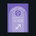 Boogschutter Zodiac Astrologie Teken Foto Geboorte Button<br><div class="desc">Personaliseer deze knop met een geboortedatum en naam. Een aangepast ontwerp met het sterrenbeeld - Boogschutter - plus persoonlijkheidskenmerken, informatie en sterrenbeeld. Personaliseer deze verjaardagskaars met een geboortedatum en naam. Een aangepast verjaardagsontwerp met het sterrenbeeld - Boogschutter - plus persoonlijkheidskenmerken, informatie en sterrenbeeld. Een spirituele en vorstelijke paarse en blauwe...</div>