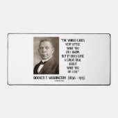 Booker T. Washington World Cares heel erg klein Bureaumat (Voorkant)
