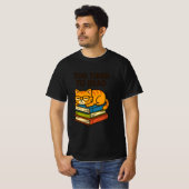 Bookish Cat T-Shirt – Perfect voor Cat & Book Love (Voorkant volledig)