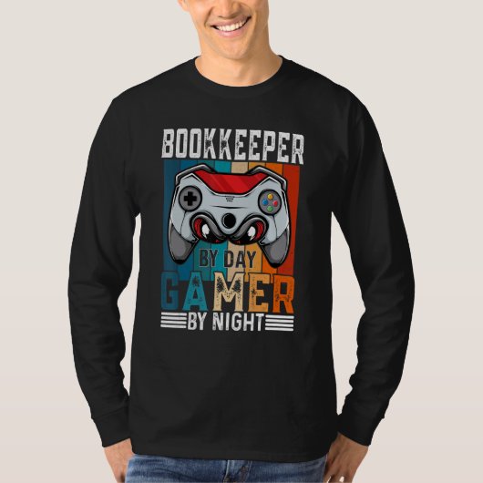 BOOKKEEPER by Day Gamer by Night Meme for Gamers T-shirt (Voorkant)