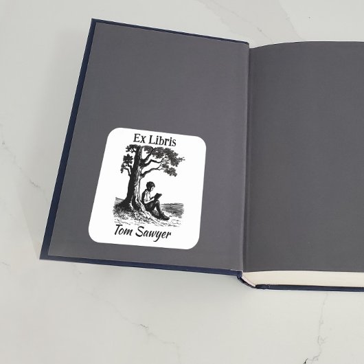 Bookplate - Jongen lezen onder boom - Vierkante Sticker