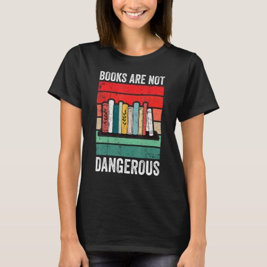 Books Are Not Dangerous Banned Books T-shirt (Voorkant)