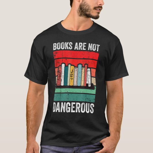 Books Are Not Dangerous Banned Books T-shirt (Voorkant)