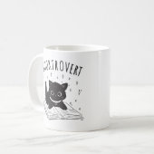 Booktrovert kat met boek en sterren koffiemok (Voorkant links)
