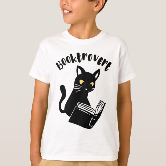 Booktrovert kat met boek t-shirt (Voorkant)