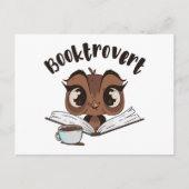 Booktrovert uil met boek en koffie briefkaart (Voorkant)
