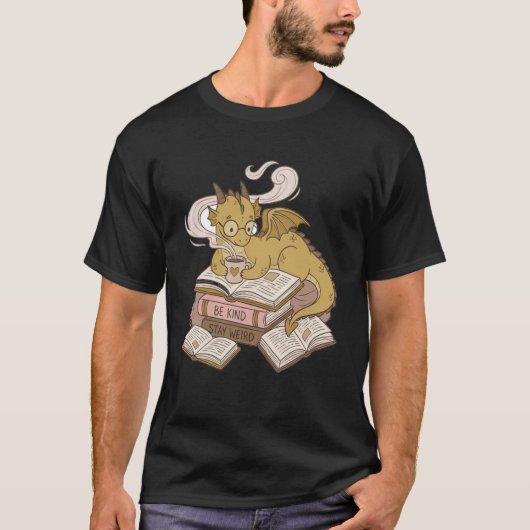 Bookworms Cozy Coffee Drinking Dragon Romantasy T-shirt (Voorkant)