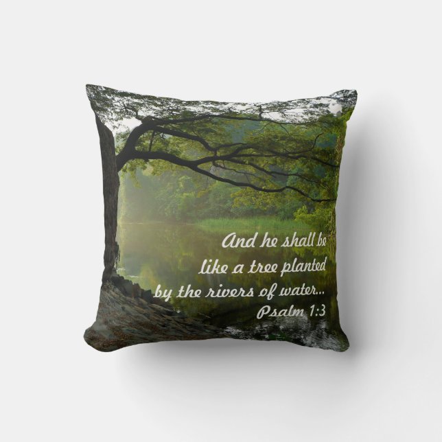 Boom beplant met water, Psalm 1:3, Schrift Kussen (Voorkant)