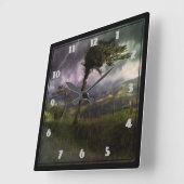 Boom die in de wind blaast tijdens een Donderd Sto Vierkante Klok (Hoek)