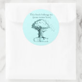 Boom en een boek, lichtblauw ronde sticker (Tas)