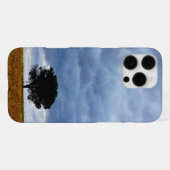 Boom in een leeg veld iPhone hoesje (Achterkant horizontaal)