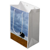 Boom in een leeg veld medium cadeauzakje (Voorkant Gekanteld)