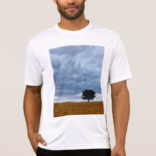 Boom in een leeg veld t-shirt