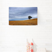 Boom in een tarweveld spandoek (Insitu)