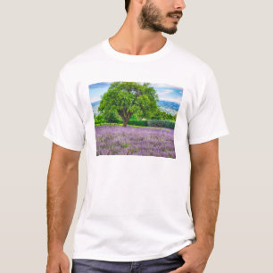 Boom in lavendelveld, Frankrijk T-shirt