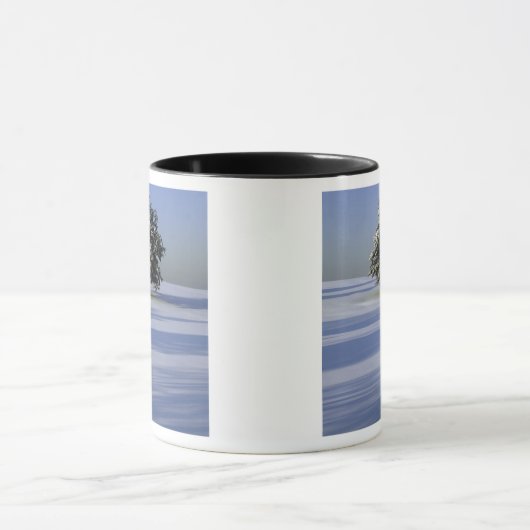 Boom in met sneeuw bedekt landschap mok (Midden)