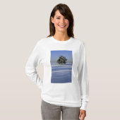 Boom in met sneeuw bedekt landschap t-shirt (Voorkant volledig)