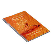 Boom in woestijnzand rond de viering van het boek  notitieboek (Rechterzijde)