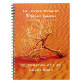 Boom in woestijnzand rond de viering van het boek  notitieboek (Voorkant)