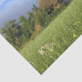 Boom met geslepen stop in een bloemig veld tissuepapier (Detail)