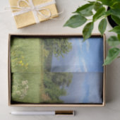 Boom met geslepen stop in een bloemig veld tissuepapier (Geschenk)