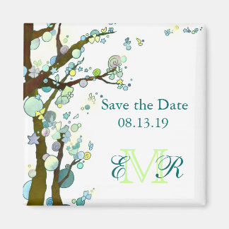 Boom met witte bruiloft waarop de datum wordt opge magneet