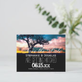 Boom op zonsondergang Save the Date Wedding Aankondigingskaart (Staand voorkant)