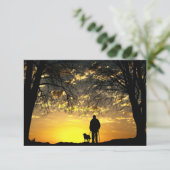 Boom Silhouette van Man en hond op zonsondergang Bedankkaart (Staand voorkant)