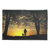 Boom Silhouette van Man en hond op zonsondergang Kussensloop (Achterkant)