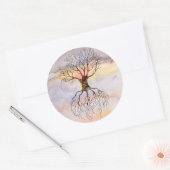 Boom tegen de hemel ronde sticker (Envelop)