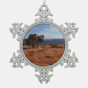 Boom uit rode rotsen I in Canyonlands Tin Sneeuwvlok Ornament