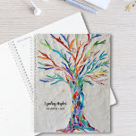 Boom van levensregenboogkleuren, aangepast 2022-pl planner<br><div class="desc">Deze unieke Planner is versierd met een helder gekleurde Levensboom op een bleke grijze achtergrond. Het oorspronkelijke ontwerp werd gemaakt in mozaïek met kleine stukjes helder glas. Pas het aan met jouw naam en jaar. Originele mozaïek © Michele Davies.</div>