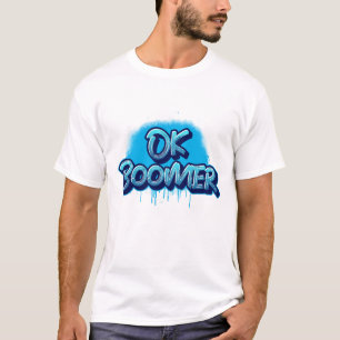 Boomer in blauwe graffiti t-shirt