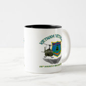 Boomerangs Vietnam (Crew Wings 2) Tweekleurige Koffiemok (Voorkant rechts)