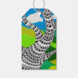 Boomontwerp met wolken en graslandschap cadeaulabel