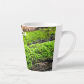 Boomschors in Herfstmos - Klein gepersonaliseerd Latte Mok (Rechts)