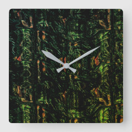 Boomschors onder groen gehammerd glas vierkante klok